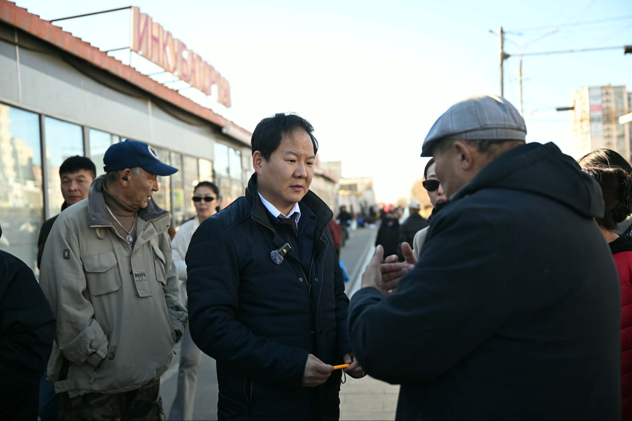 Чингэлтэй дүүргийн 9, 10 дугаар хороонд байрлах 8 цэг дээр 14 албан хаагч 5 сарын хугацаанд угаарын хийн эрсдэлээс урьдчилан сэргийлэх, сайжруулсан шахмал түлш болон түүхий нүүрсний хэрэглээнд хяналт тавин ажиллалаа.